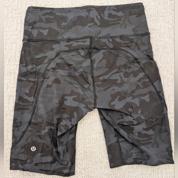 Lululemon Fast and Free 10" Short, Size 10 - Picture 2 of 4